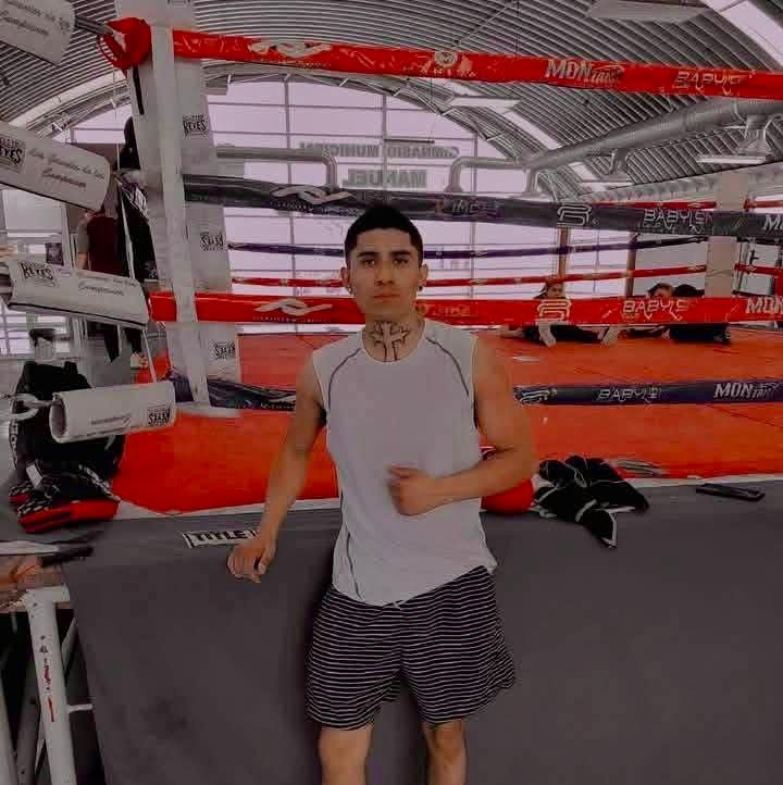 Noticias Chihuahua Pausa.MX Venció las drogas y ahora brilla en el boxeo