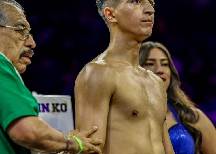 Noticias Chihuahua Pausa.MX PELEA PELIGROSA PARA EL “FANTÁSTICO” ESPARZA ANTE EL “AZTECA” RIVERA