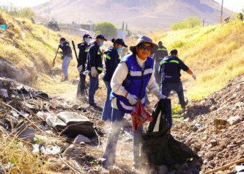 Noticias Chihuahua Pausa.MX Habitantes de la UP se unen para limpiar el arroyo Chamizal