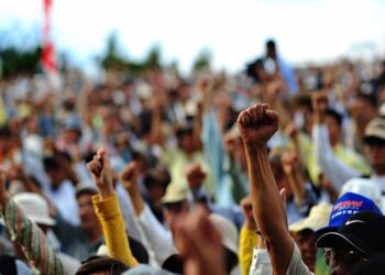 Reformas políticas generan protestas masivas en varias regiones del mundo