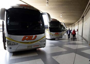 Anuncian descuentos a estudiantes y maestros en transporte en Semana Santa Anuncian descuentos a estudiantes y maestros en transporte en Semana Santa
