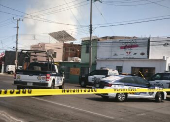 Cierran calles en San Felipe por incendio en vivienda