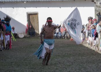 Celebran Días Santos en comunidades rarámuris