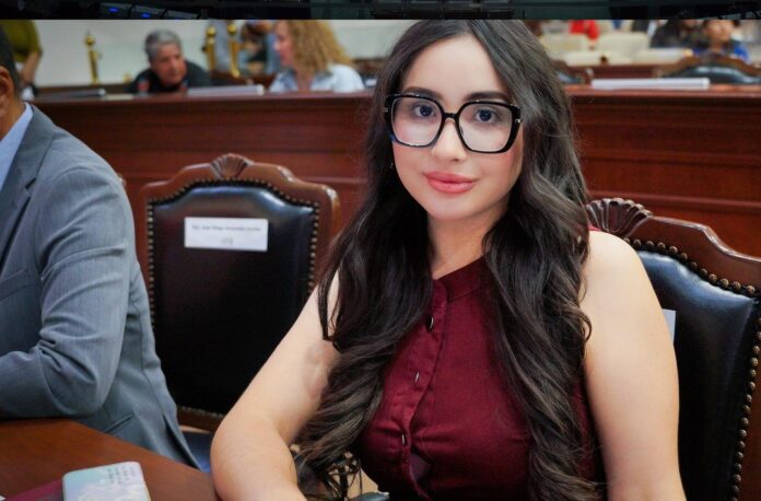 pausa-mx-escandalo-en-puerta-por-propuesta-de-descanso-menstrual-con-sueldo-que-divide-opiniones-en-mexico