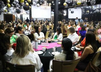 Reconoce Santiago De la Peña papel central de la mujer en la familia y la sociedad