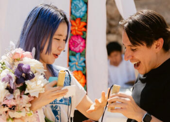 Boda sacude redes Chingu Amiga rompe en llanto tras inesperada propuesta y anuncia compromiso