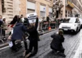 Simpatizantes de PETA detienen papamóvil para protestar contra la «aprobación» de la Iglesia a la tauromaquia