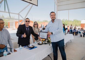 Otorgan reconocimiento a Jorge Aldana por acciones en favor de la educación y la comunidad