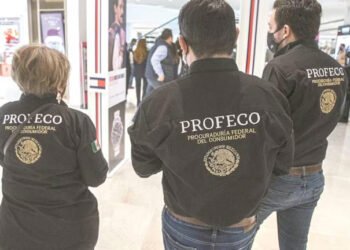Clientes exhiben abuso en bar y autoridades clausuran el negocio por imponer propina obligatoria Clientes exhiben abuso en bar y autoridades clausuran el negocio por imponer propina obligatoria