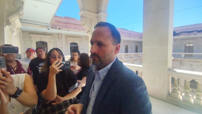De la Peña critica omisiones de senador Loera