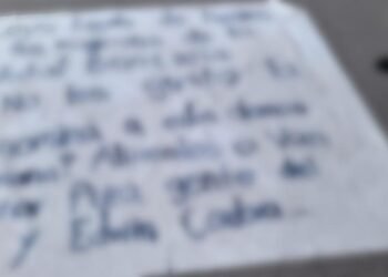 Dejan manta contra Gil Loya fuera de escuela