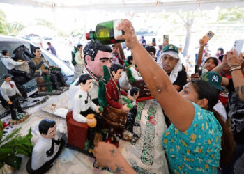 Entre fiesta y polémica revive culto a Malverde con banda y devoción que divide a México