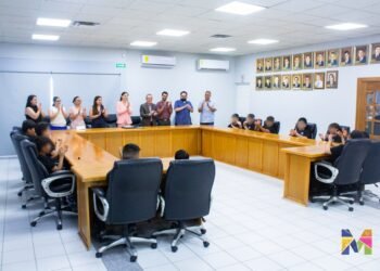 Entrega Miriam Soto apoyo a equipo de voleibol de la Primaria Cuauhtémoc 2220 Entrega Miriam Soto apoyo a equipo de voleibol de la Primaria Cuauhtémoc 2220