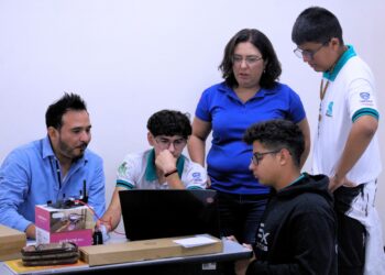 Imparte UTCH Sur capacitación STEM a estudiantes del Cobach