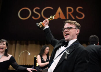Insólito escándalo Oscar es tratado como arma desaparece en pleno vuelo y desata indignación internacional