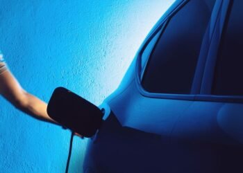 Japón presenta avances revolucionarios en baterías para autos eléctricos