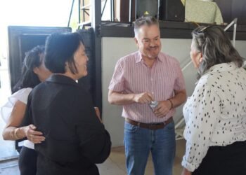 Reconoce Mario Vázquez a madres de Santa Isabel por su valentía y entrega Reconoce Mario Vázquez a madres de Santa Isabel por su valentía y entrega