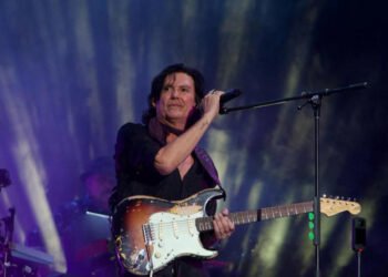 Saúl Hernández estalla contra Isabel Díaz Ayuso y desata polémica tras concierto de Caifanes Saúl Hernández estalla contra Isabel Díaz Ayuso y desata polémica tras concierto de Caifanes