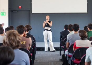 Invita Manque a nuevas generaciones a participar en la construcción del futuro de Chihuahua Invita Manque a nuevas generaciones a participar en la construcción del futuro de Chihuahua