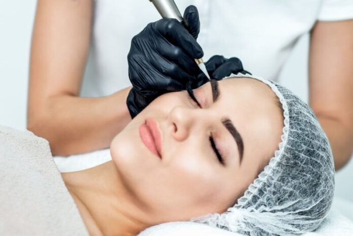 Coespris vigila estudios de tatuajes y perforaciones para prevenir riesgos sanitarios