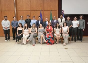 Cursarán doble grado estudiantes de la UACH
