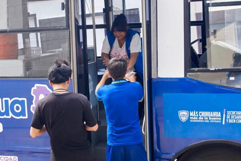 Lleva Desarrollo Humano el Comedor móvil de NutriChihuahua a preparatoria Maestros Mexicanos