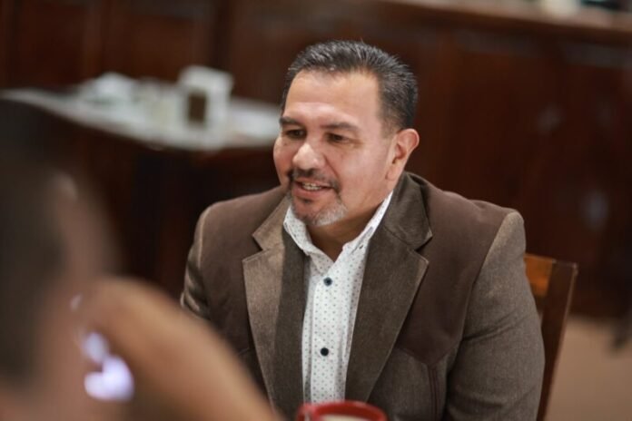 Cruz Pérez Cuéllar acusa abandono en gobierno de Maru Campos