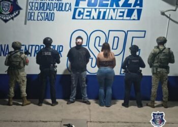 Detiene SSPE a pareja armada tras persecución en la ciudad de Chihuahua Detiene SSPE a pareja armada tras persecución en la ciudad de Chihuahua