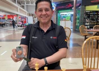 Javier Lom conquista bronce en el Campeonato Mundial Empresarial de Ajedrez Javier Lom conquista bronce en el Campeonato Mundial Empresarial de Ajedrez