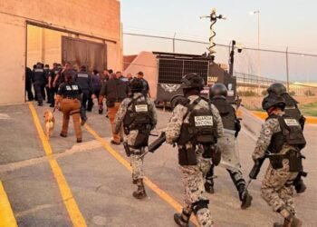 Operativo relámpago en el Cereso 1: elementos revisan 80 celdas y ponen orden a punta de inspección Operativo relámpago en el Cereso 1: elementos revisan 80 celdas y ponen orden a punta de inspección