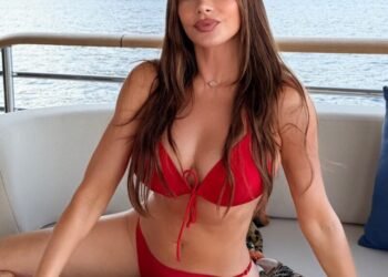 Sofía Vergara y Jennifer Lopez marcan tendencia al lucir bikini con elegancia después de los 50 Sofía Vergara y Jennifer Lopez marcan tendencia al lucir bikini con elegancia después de los 50