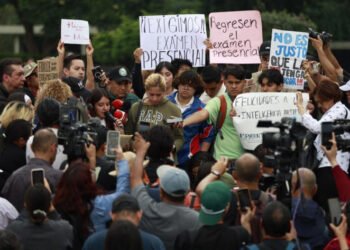 Tiktoker desata polémica al sugerir hacer trampa en examen de admisión de la UNAM