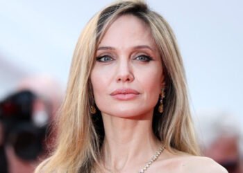 Angelina Jolie lanza dura reacción tras confesión de Brad Pitt: “Brad es quien es” Angelina Jolie lanza dura reacción tras confesión de Brad Pitt: “Brad es quien es”