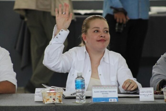 Entra como regidora Cristi Treviño tras fallecimiento de Paty Ulate