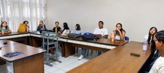 Fortalece SESEA cultura de la legalidad con estudiantes de la UACH