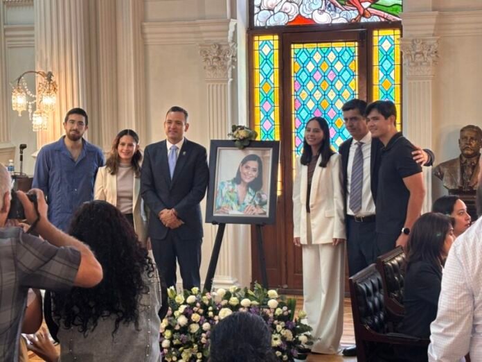 Rinden homenaje en Cabildo a Paty Ulate