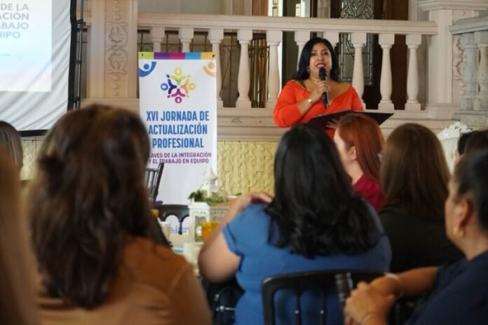 Fortalece Ichisal capacidades de profesionales de Trabajo Social mediante jornada de capacitación