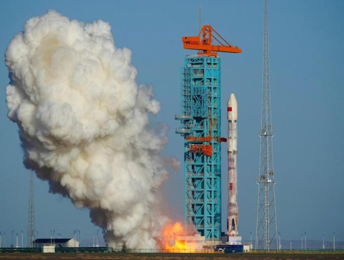 China avanza en la carrera espacial con nuevos métodos para recuperar cohetes