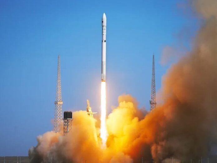 China da un paso histórico en la carrera espacial con un cohete reutilizable