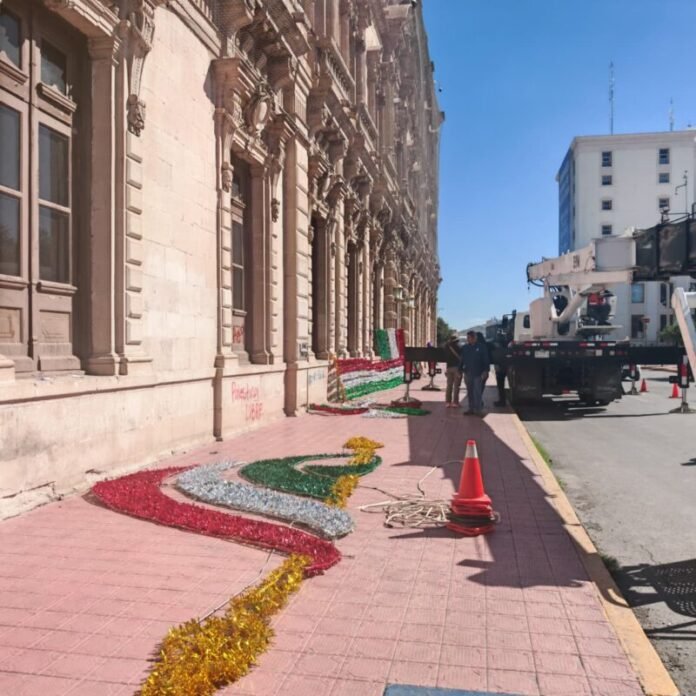 Cierran acceso a Palacio por adornos patrios