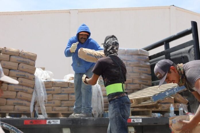 Coesvi entrega materiales para mejorar viviendas en Satevó