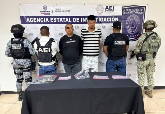 Detienen a dos hombres con droga y arma en Juárez