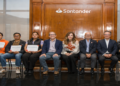 Entrega Santander 25 becas «Tuiio te acompaña» para ayudar a jóvenes a terminar su carrera Entrega Santander 25 becas «Tuiio te acompaña» para ayudar a jóvenes a terminar su carrera
