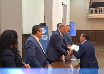Entregan reconocimientos oficiales a 43 escuelas particulares Entregan reconocimientos oficiales a 43 escuelas particulares