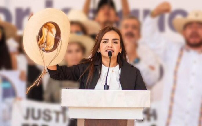 Fiscalía de Michoacán pide a Grecia Quiroz entregar celulares de Carlos Manzo