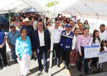 Gobierno estatal entrega obra hidráulica y apoyos escolares en Rosales Gobierno estatal entrega obra hidráulica y apoyos escolares en Rosales