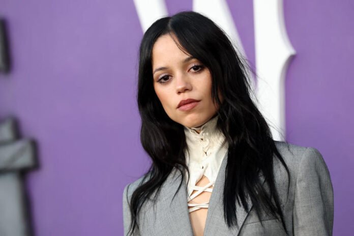 Jenna Ortega preocupa por su cambio físico y revela la dura realidad que vivió de niña en Hollywood