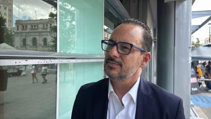 Jorge Soto prepara iniciativa contra colores partidistas en bienes públicos