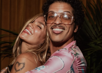 Karol G y Bruno Mars desatan rumores de romance con fotos y mensajes en redes