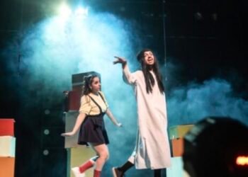 “Lucy, Bet y lo que hay allá” cautiva al público en Juárez “Lucy, Bet y lo que hay allá” cautiva al público en Juárez